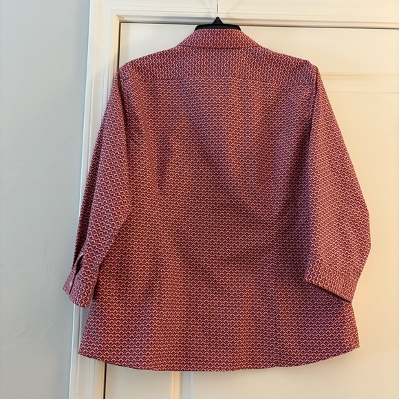 Lands’ End Women’s Red and Pink Patterned No Iron Supima Button-Up Shirt - Picture 7 of 12
